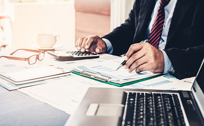 Client Intelligence Report: Data view – Big talk on legal ops fails to change buying habits