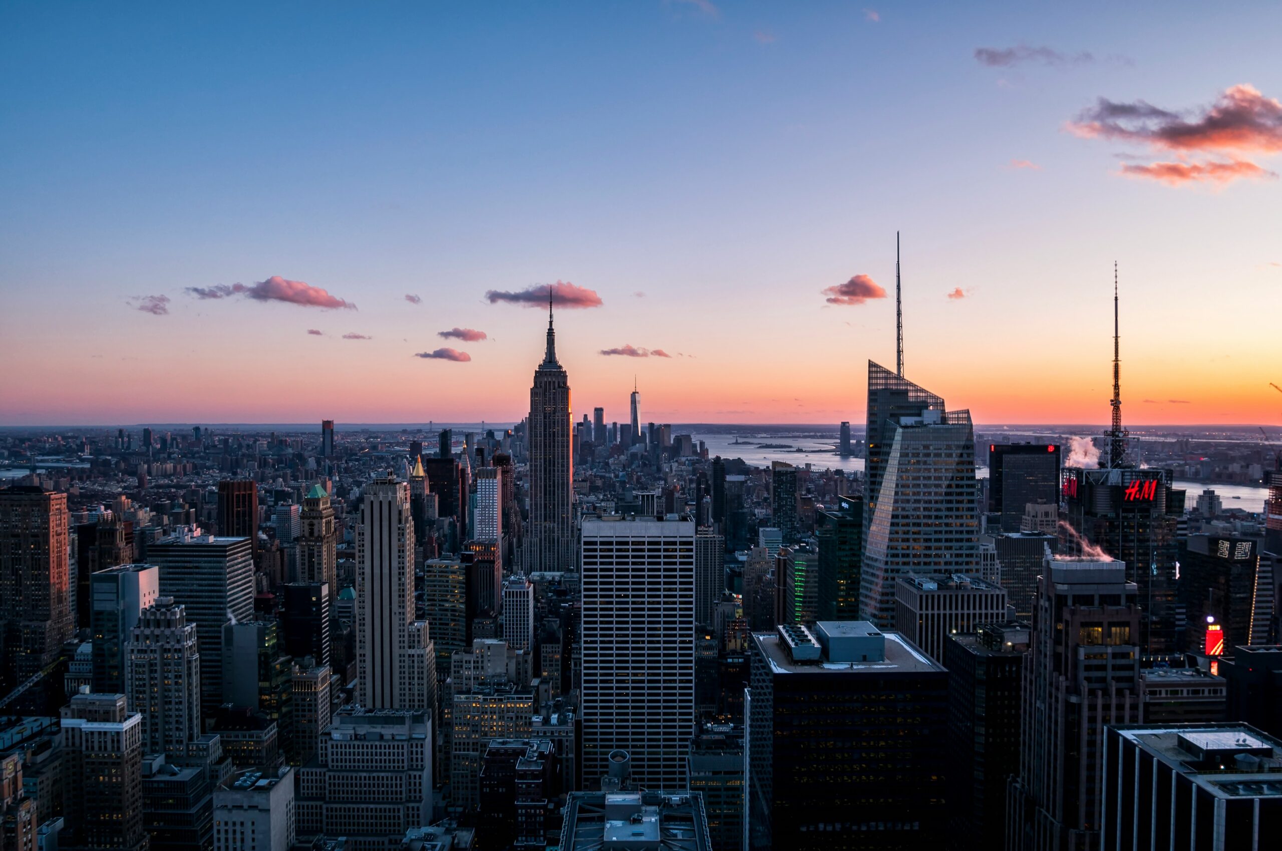 Trading Places: Ropes hires Freshfields levfin co-head as top Kirkland litigator retires